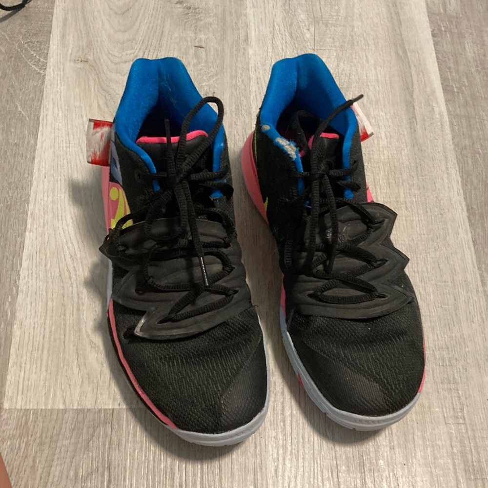 Kyrie just do it basketball shoes (discontinued)